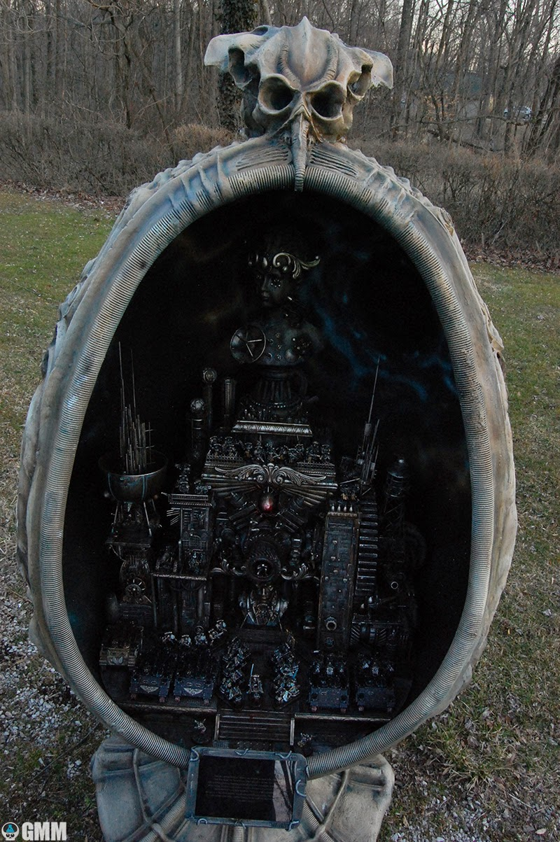 Illustration for article titled Magnificent Giger-inspired scenic base for a Warhammer 40k Space Marine army